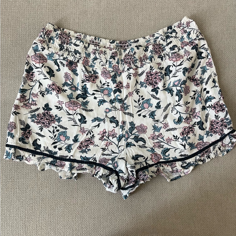 Charlotte Russe Floral Print Women's Shorts - White and Pink